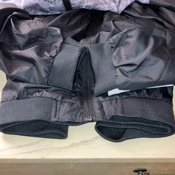 Men’s large hooded windbreaker with pockets - Picture 7 of 8